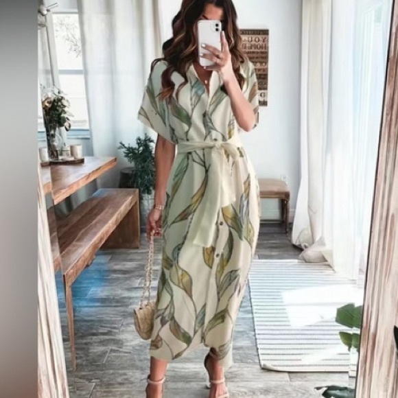 Dresses & Skirts - NWOT Leaf Print Belted Full Button-Up Collared Flowing Dress